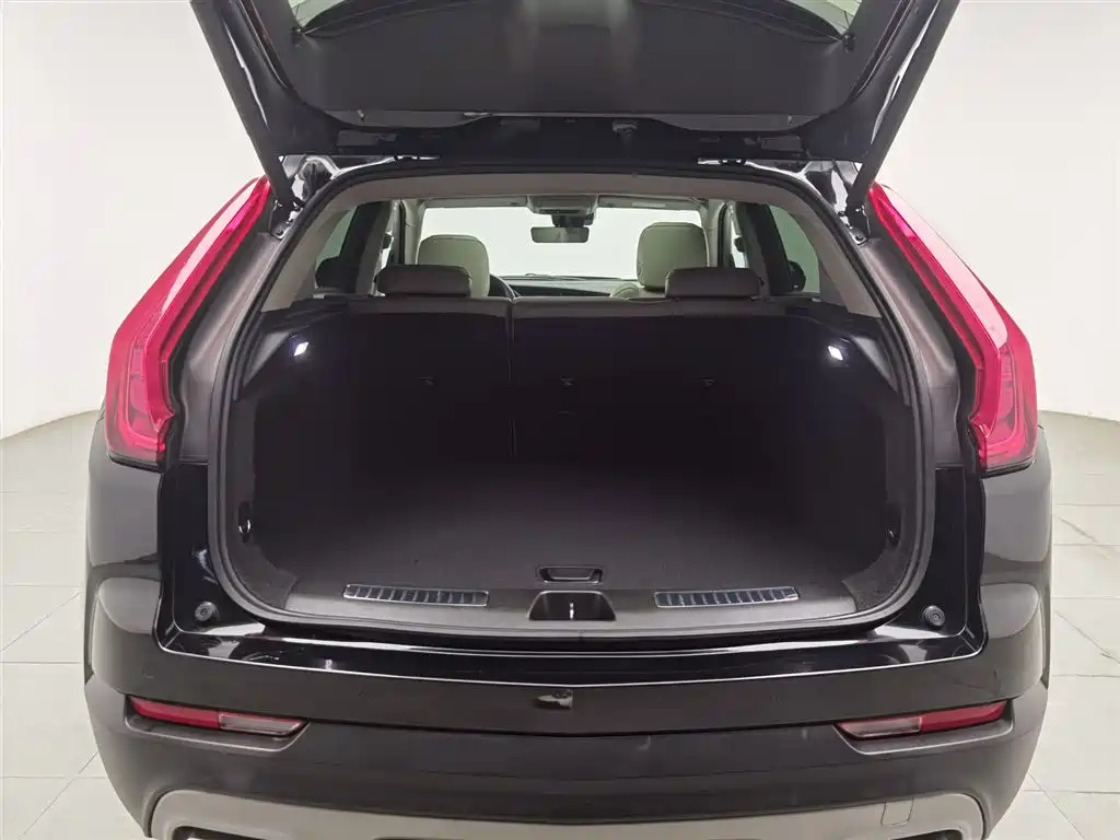 Cadillac XT4 2023 28T two-wheel drive luxury model купить на сайте DeffCars