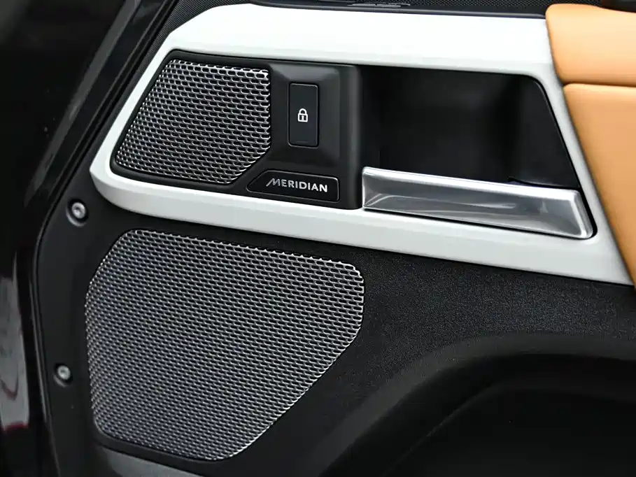 Land Rover Defender 2024 110 3.0T P400 X-DYNAMIC HSE купить на сайте DeffCars