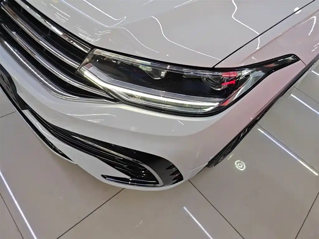 Tiguan L 2023 330TSI automatic two-wheel drive R-Line version купить на сайте DeffCars