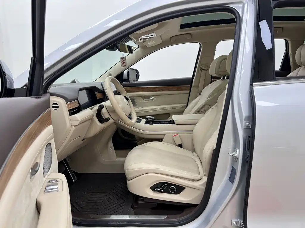 Wenjie M7 2024 1.5T rear drive Plus version 6 seats купить на сайте DeffCars