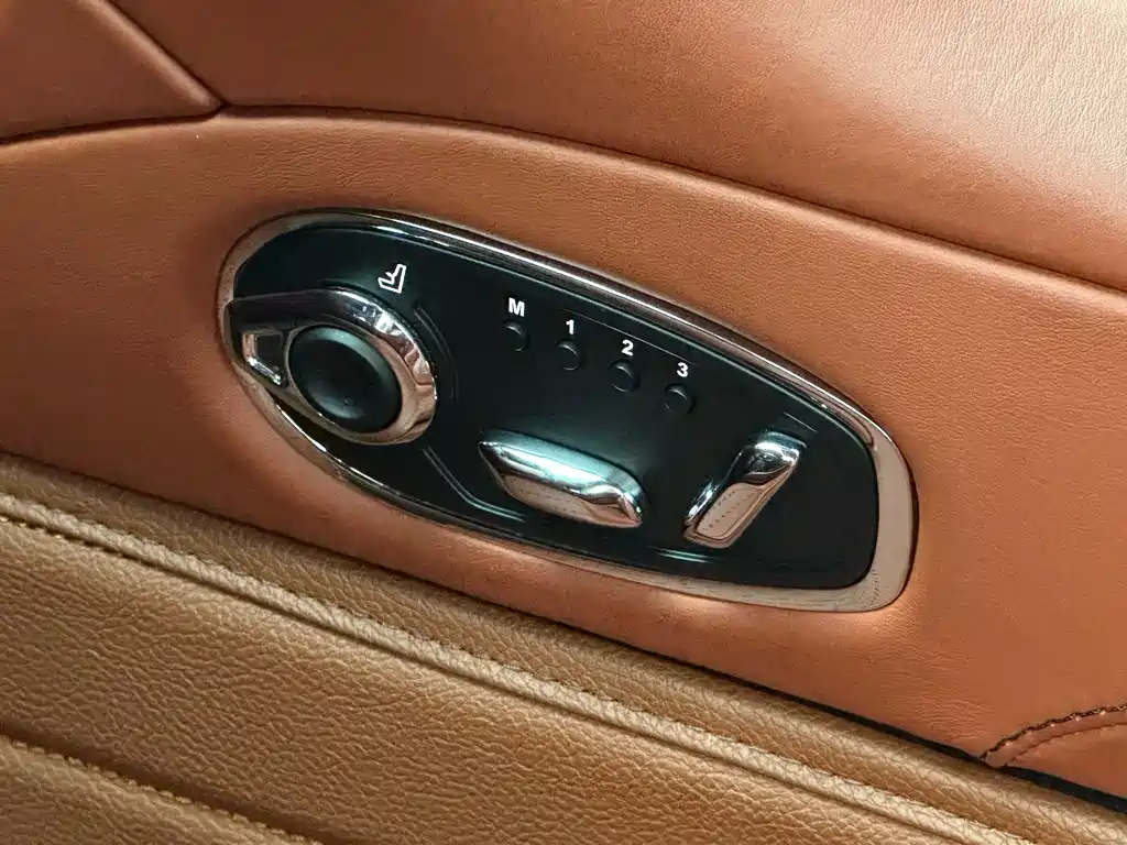 Aston Martin DB11 2019 4.0T V8 Coupe купить на сайте DeffCars