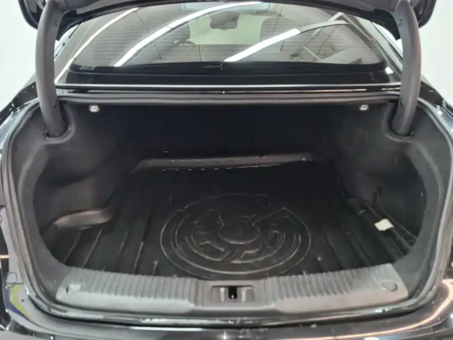 Hongqi H5 2023 2.0T Automatic Intelligent Connected Flag Edition купить на сайте DeffCars