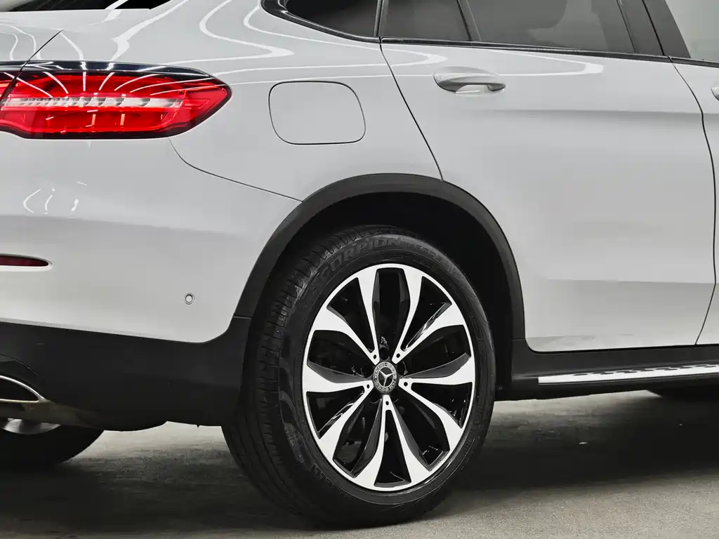 Mercedes-Benz GLC Coupe 2019 GLC 260 4MATIC Coupe SUV купить на сайте DeffCars