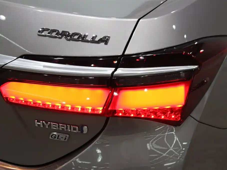 Corolla 2017 facelift dual engine 1.8L E-CVT leading version купить на сайте DeffCars