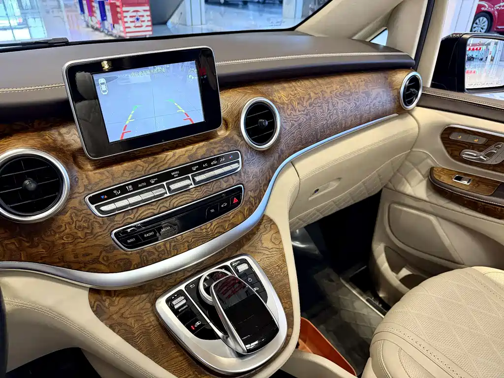 Mercedes-Benz V-Class 2018 V 260 L Premium Extended Edition National VI купить на сайте DeffCars