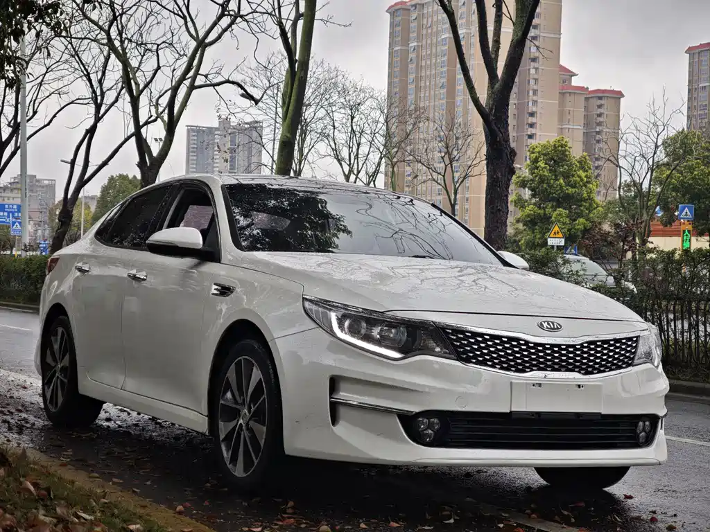 Kia K5 2017 2.0L Automatic 15th Anniversary Special Edition LUX купить на сайте DeffCars
