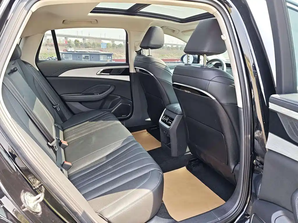 Hongqi H5 2024 2.0T Automatic Zhilianqichang Edition купить на сайте DeffCars