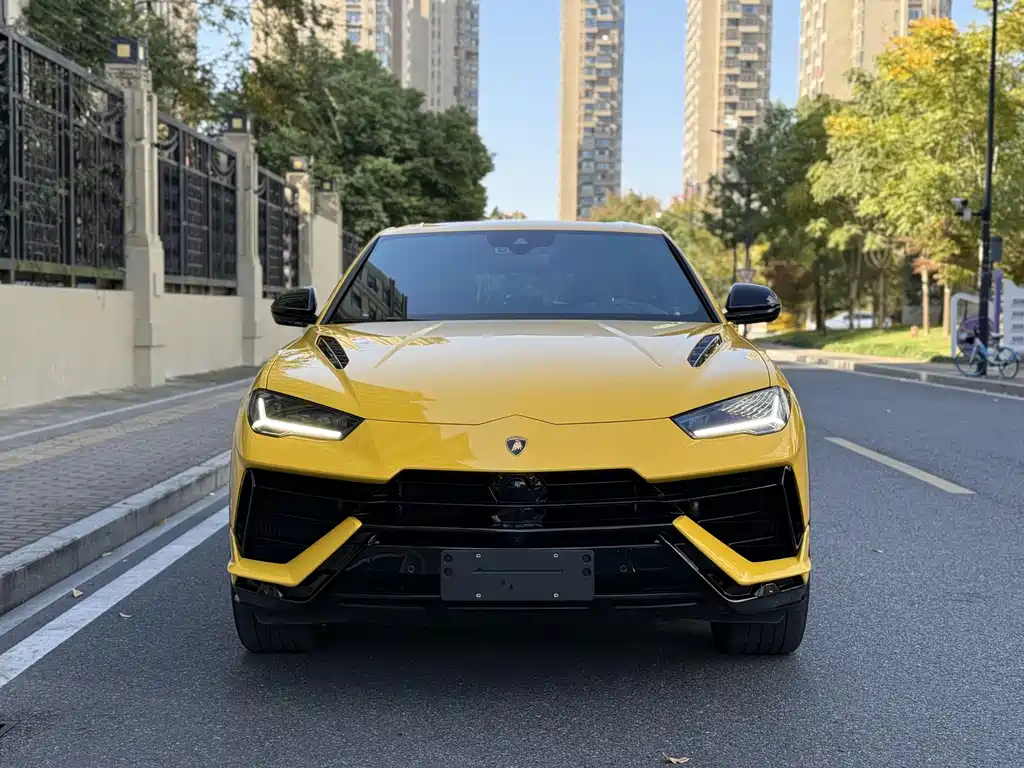 Urus 2023 4.0T V8 S купить на сайте DeffCars