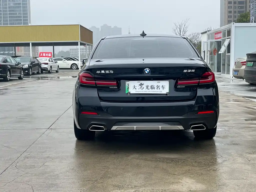 BMW 5 Series New Energy 2022 535Le M Sports Package купить на сайте DeffCars