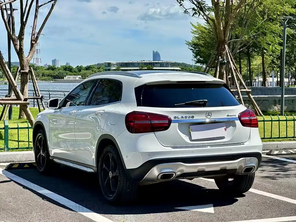 Mercedes-Benz GLA 2017 GLA 200 Fashion Model купить на сайте DeffCars