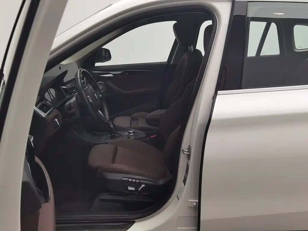BMW X1 2022 sDrive25Li Leading Model купить на сайте DeffCars