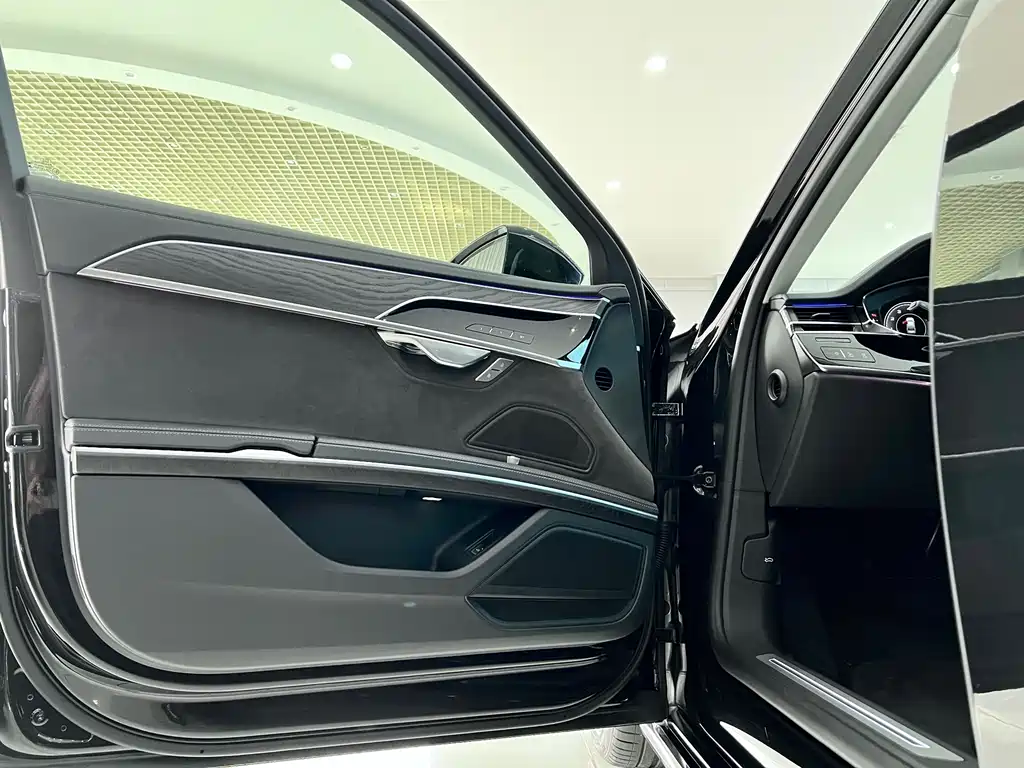 Audi A8 2025 A8L 50 TFSI quattro Premium Selection купить на сайте DeffCars