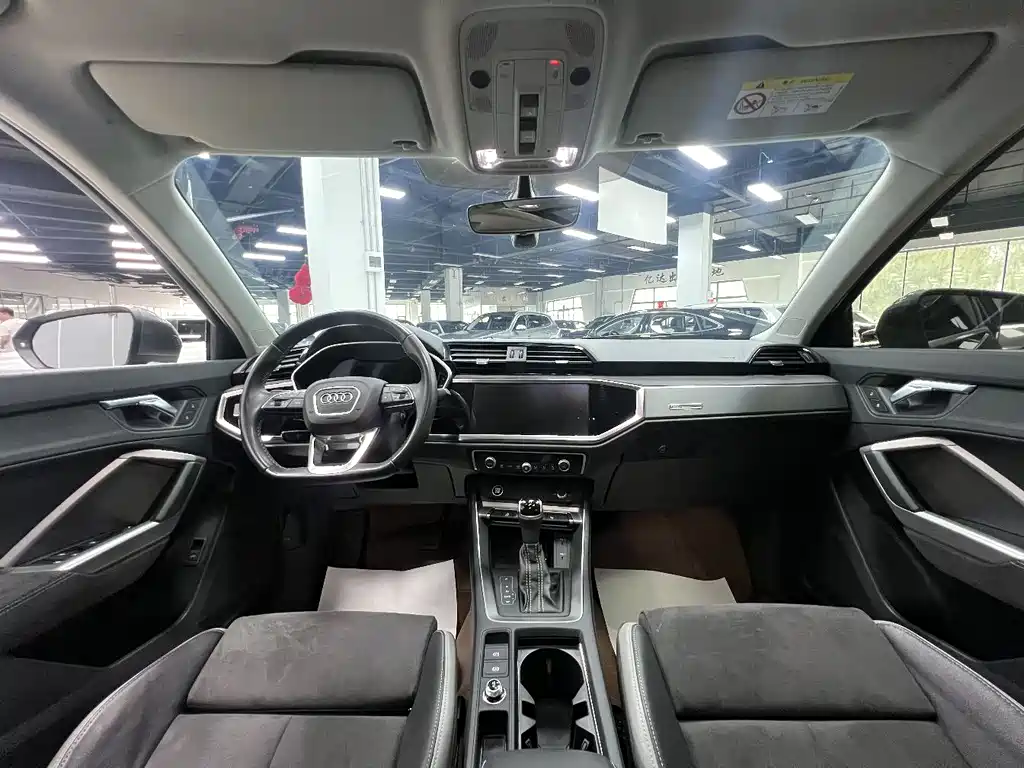Audi Q3 2023 35 TFSI Fashionable and Dynamic (1.4T) купить на сайте DeffCars
