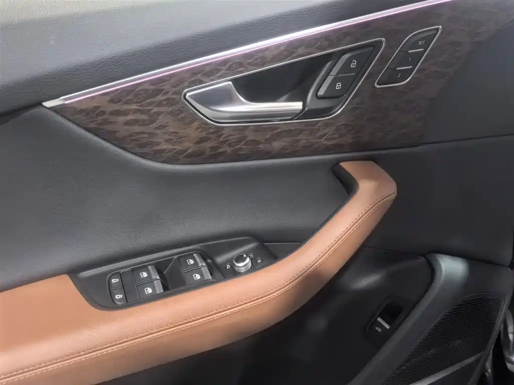 Audi Q7 2023 55 TFSI quattro S line sports version купить на сайте DeffCars