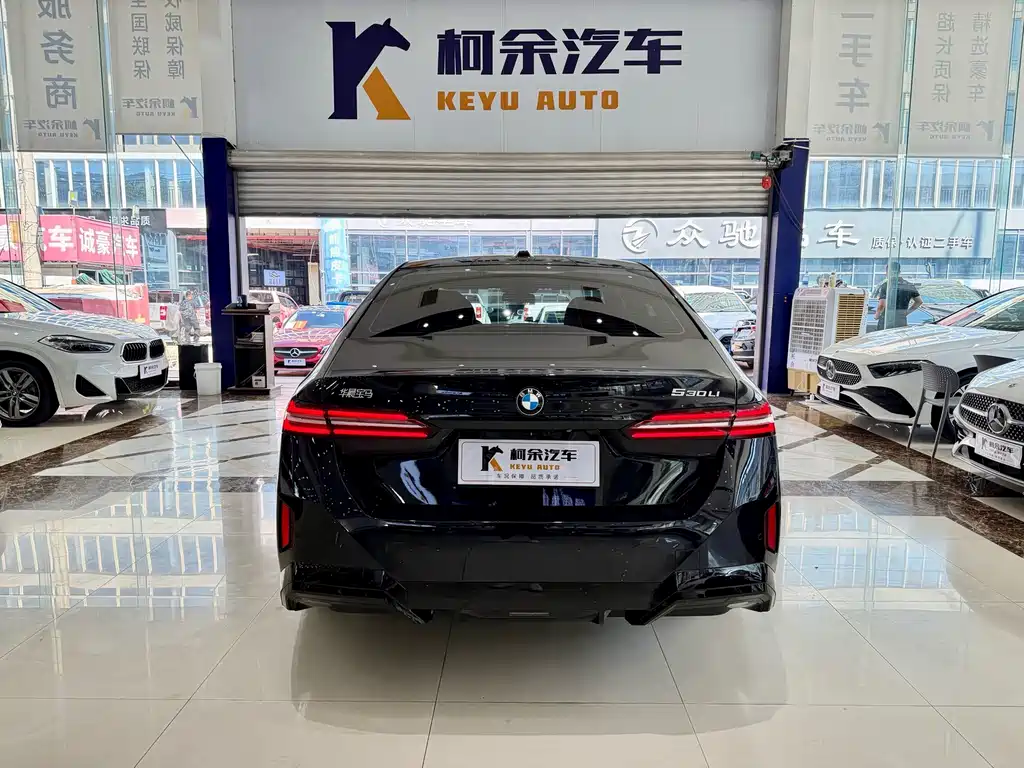 BMW 5 Series 2025 530Li Leading M Sports Package купить на сайте DeffCars