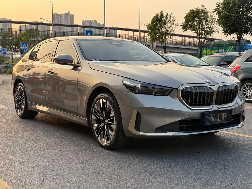 BMW 5 Series 2025 530Li Exclusive Luxury Package купить на сайте DeffCars