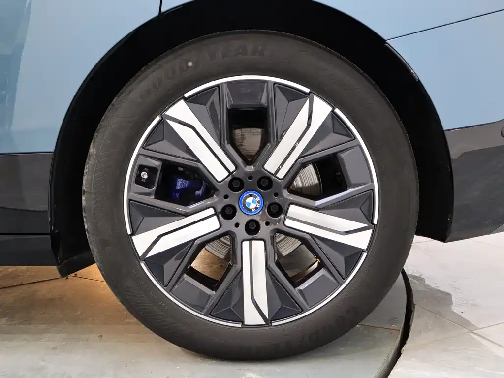BMW iX 2023 xDrive40 купить на сайте DeffCars