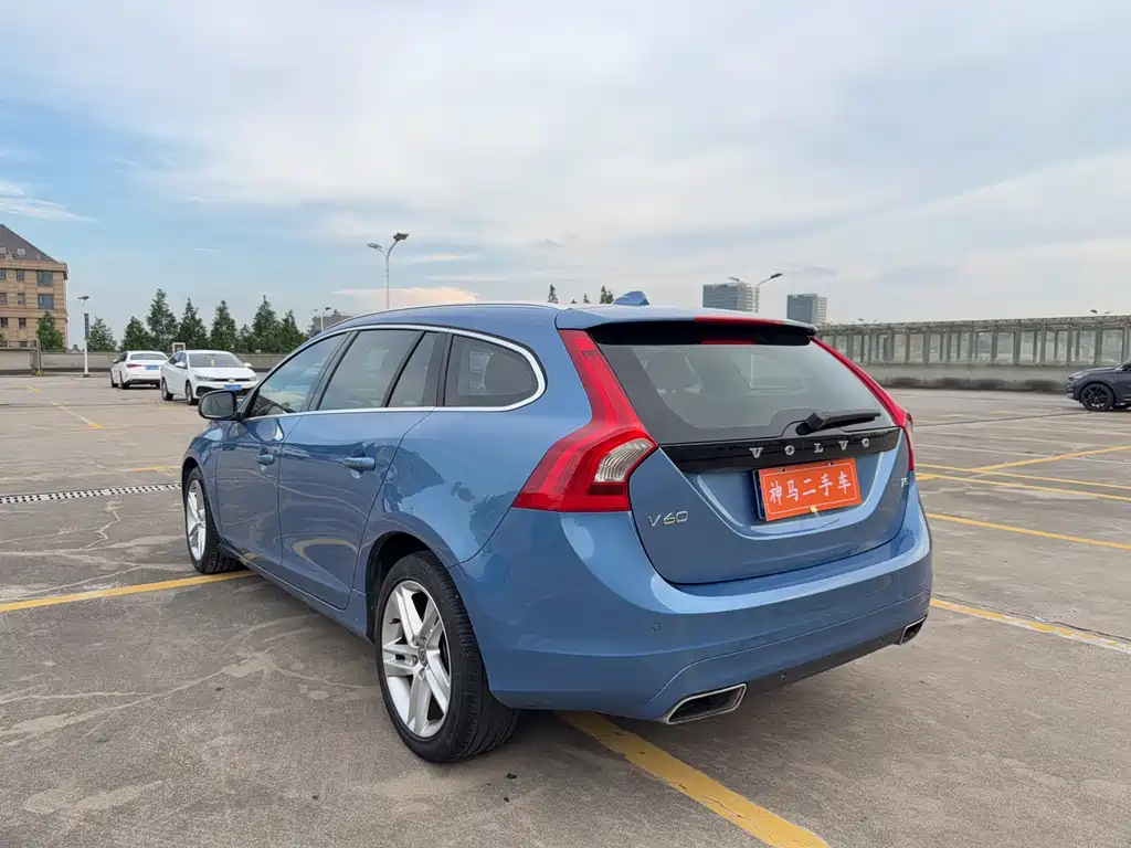 Volvo V60 2015 T5 Zhiya Edition купить на сайте DeffCars