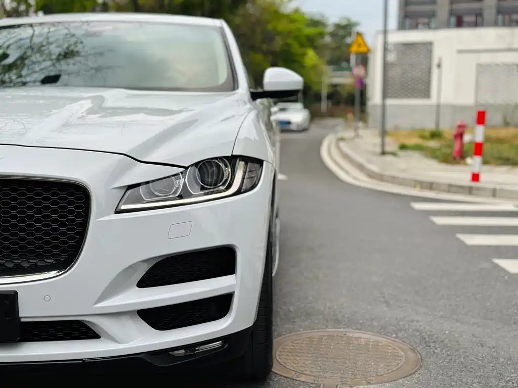 Jaguar F-PACE 2018 2.0T two-wheel drive urban exclusive edition купить на сайте DeffCars