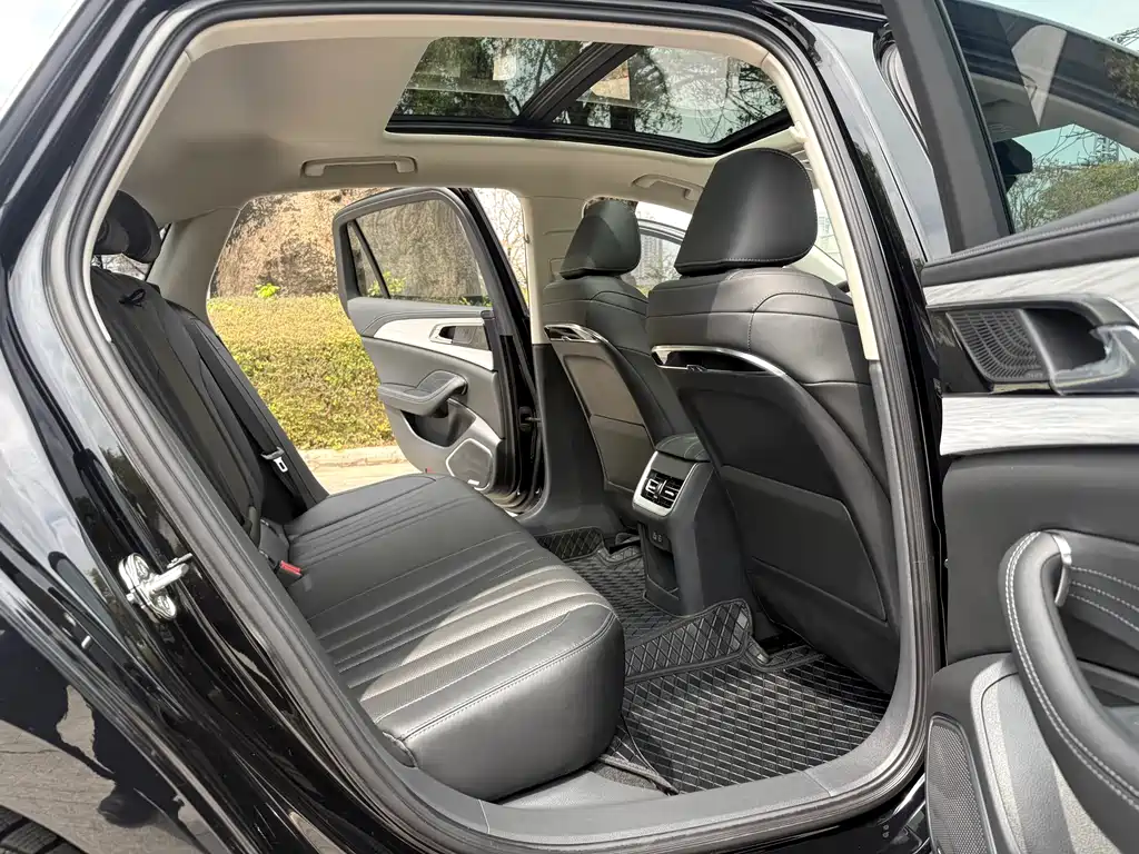 Hongqi H5 2025 2.0T automatic Qichang version купить на сайте DeffCars