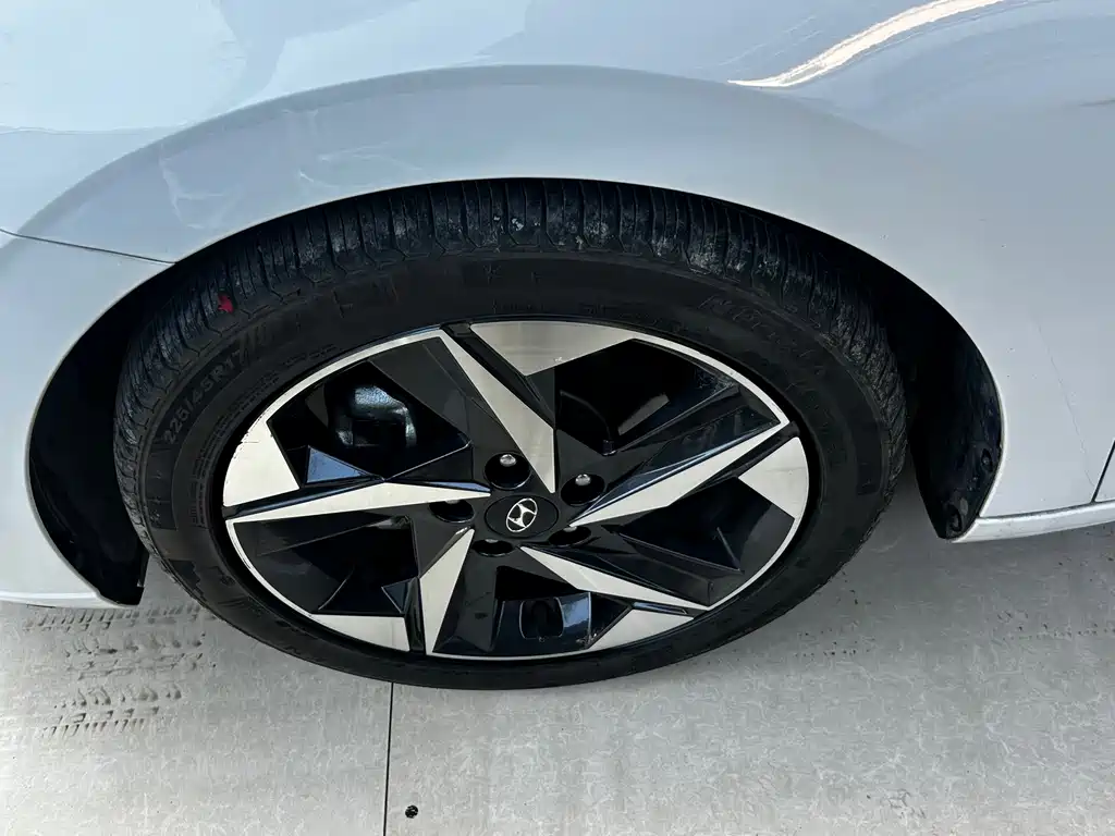 Elantra 2022 1.5L CVT LUX Premium Edition купить на сайте DeffCars