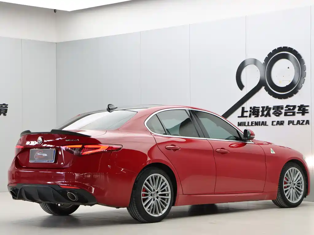 Giulia Juliet 2018 2.0T 200HP Luxury Edition Carbon Fiber Limited Edition купить на сайте DeffCars