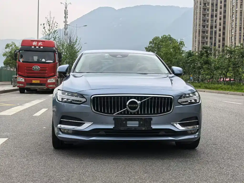 Volvo S90 2019 T5 Smart Edition купить на сайте DeffCars