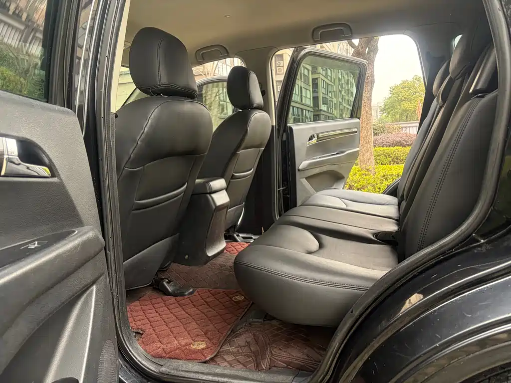 Landwind X8 2017 2.0T gasoline 4X2 luxury model купить на сайте DeffCars