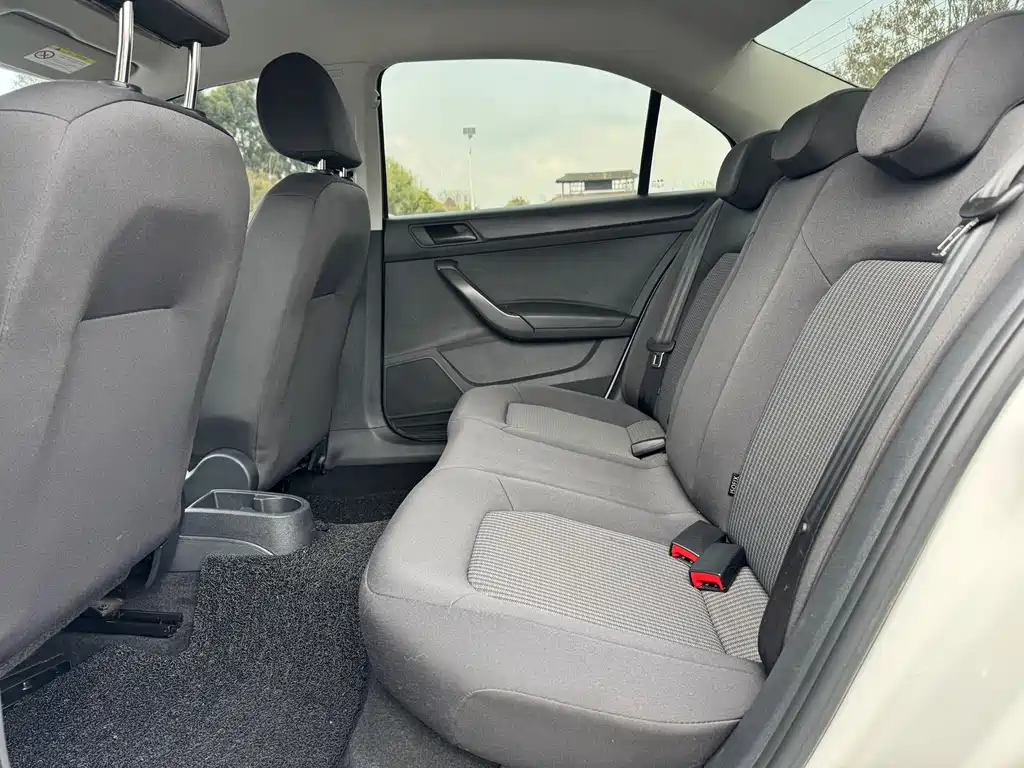 Santana 2016 1.4L Manual Fashion Edition купить на сайте DeffCars