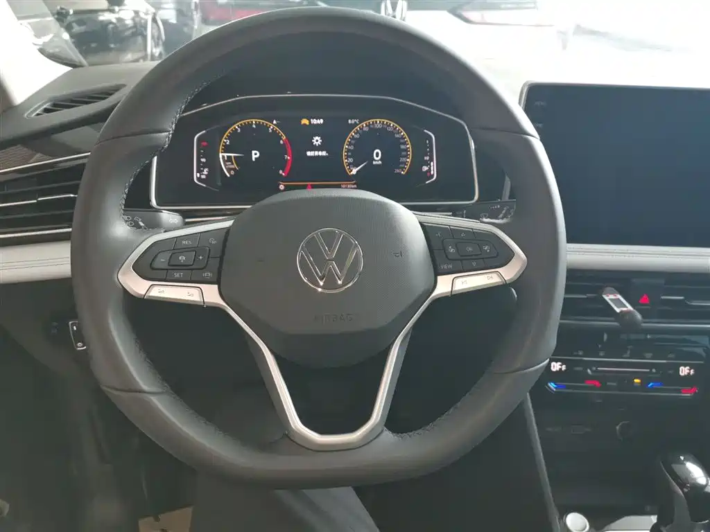 Tiguan L 2025 Outstanding Model 300TSI Automatic Two-wheel Drive Dragon Edition купить на сайте DeffCars