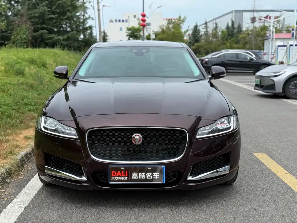 Jaguar XFL 2019 2.0T 250PS 2WD Deluxe Edition купить на сайте DeffCars