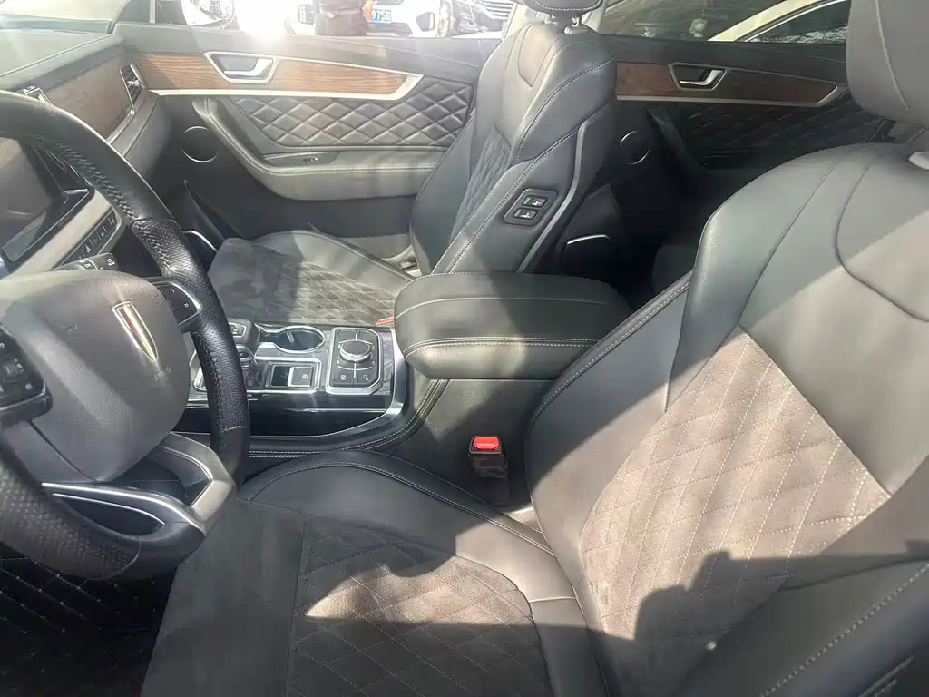Hongqi HS7 2021 2.0T DCT two-wheel drive intelligent flagship version купить на сайте DeffCars
