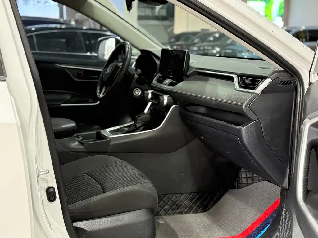 RAV4 Rongfang 2023 2.0L CVT two-wheel drive urban version купить на сайте DeffCars