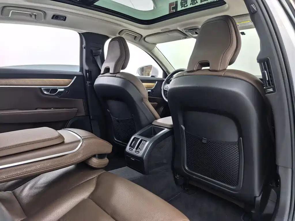 Volvo S90 2020 T5 Zhiyi Luxury Edition купить на сайте DeffCars