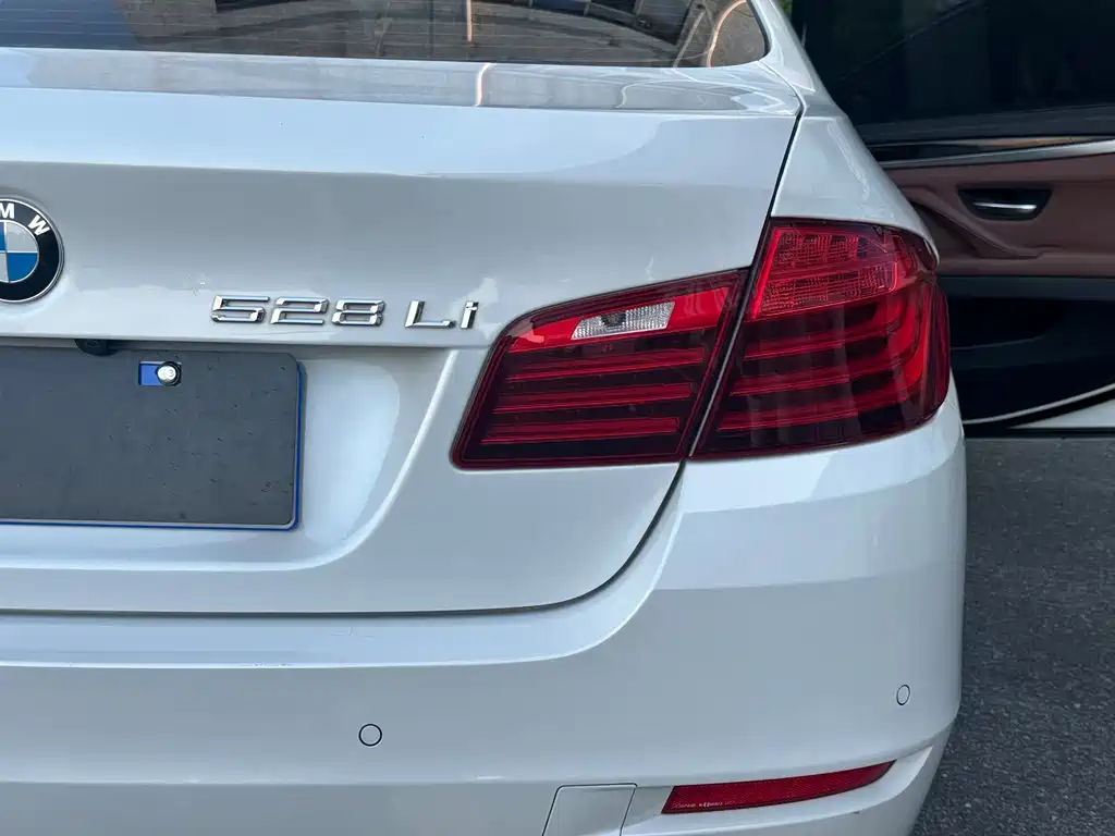 BMW 5 Series 2014 528Li Stylish Design Package купить на сайте DeffCars