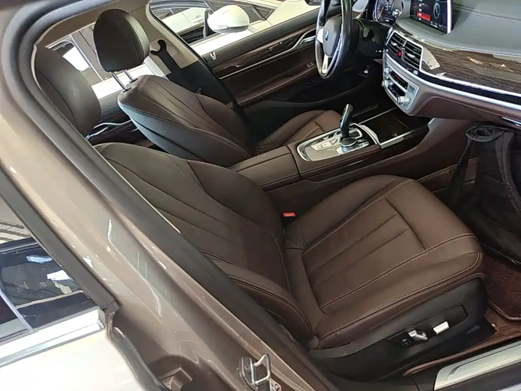 BMW 7 Series 2018 730Li Leading Excellence Package купить на сайте DeffCars