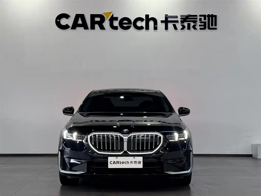 BMW 5 Series 2024 530Li Leading Luxury Package купить на сайте DeffCars