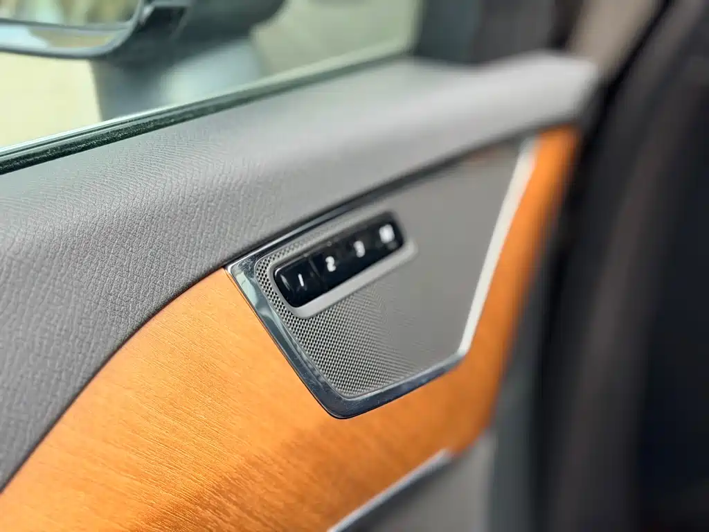 Volvo XC90 2021 B6 Zhiyi Luxury Edition 7 seats купить на сайте DeffCars