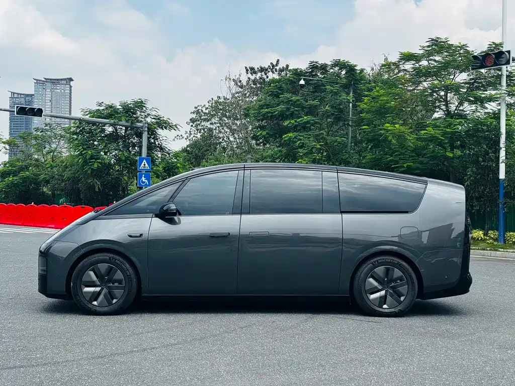 Ideal MEGA 2025 Home Family Special Edition купить на сайте DeffCars