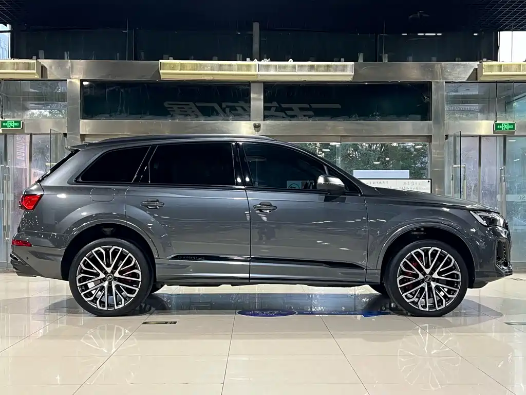 Audi SQ7 2024 Model 4.0 TFSI купить на сайте DeffCars