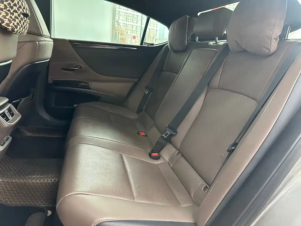 Lexus ES 2022 300h Excellence Edition купить на сайте DeffCars