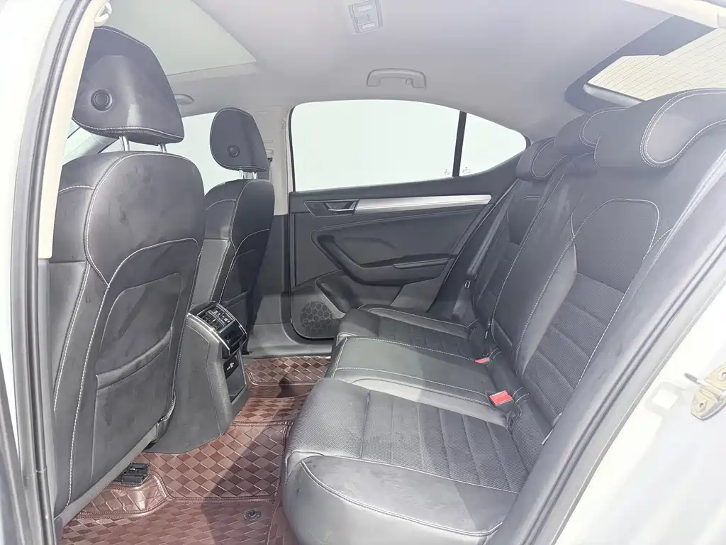 Superb 2023 facelift TSI280 DSG exclusive version купить на сайте DeffCars