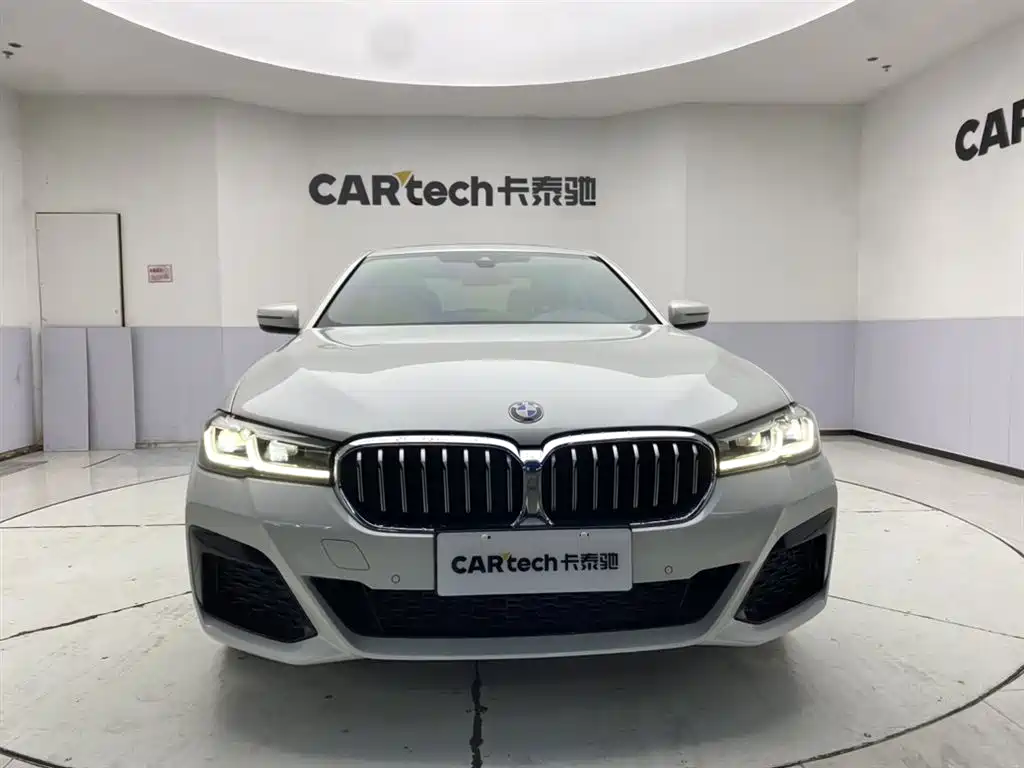 BMW 5 Series 2023 530Li Leading M Sports Package купить на сайте DeffCars