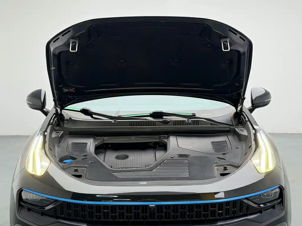 Lynk & Co 05 2022 2.0TD two-wheel drive shines Halo купить на сайте DeffCars