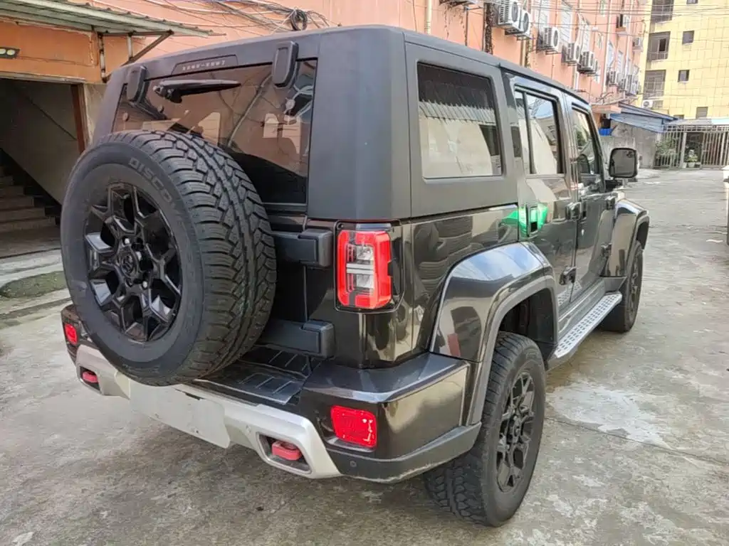 Beijing Off-Road BJ40 2019 PLUS 2.3T Automatic Four-wheel Drive Exclusive Edition National VI купить на сайте DeffCars