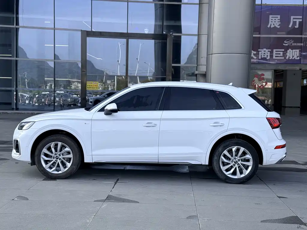 Audi Q5L 2022 facelift 40T luxury and dynamic model купить на сайте DeffCars