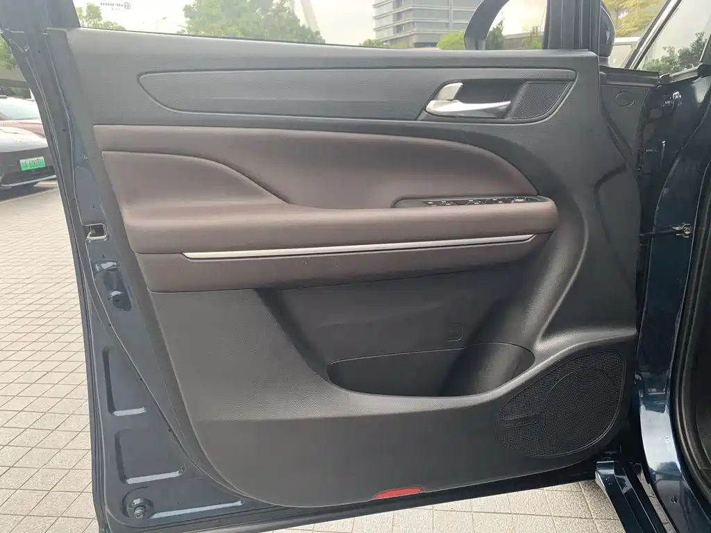 Trumpchi M6 2019 270T automatic luxury version (seven seats) National V купить на сайте DeffCars