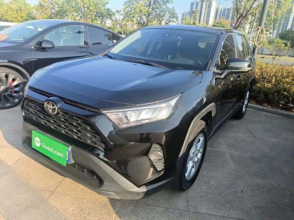 RAV4 2021 2.0L CVT two-wheel drive urban version купить на сайте DeffCars