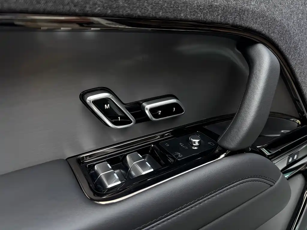 Range Rover Sport 2023 400PS Dynamic SE купить на сайте DeffCars
