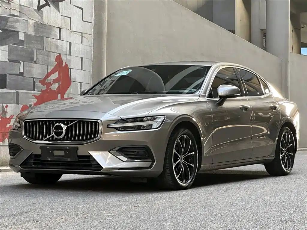Volvo S60 2022 B4 Zhiyi Luxury Edition купить на сайте DeffCars